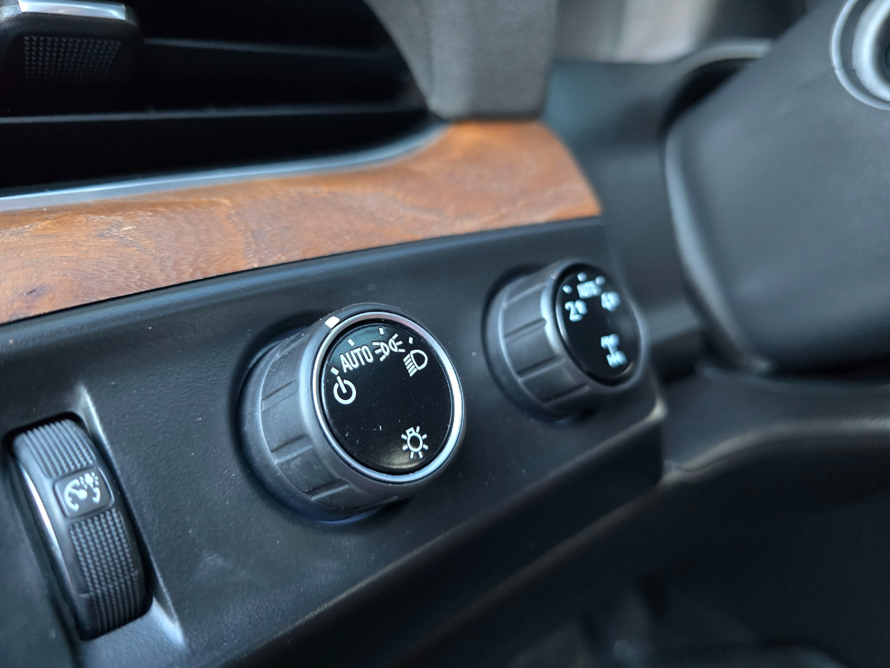 Cadillac Escalade 4WD 4dr Premium 2015