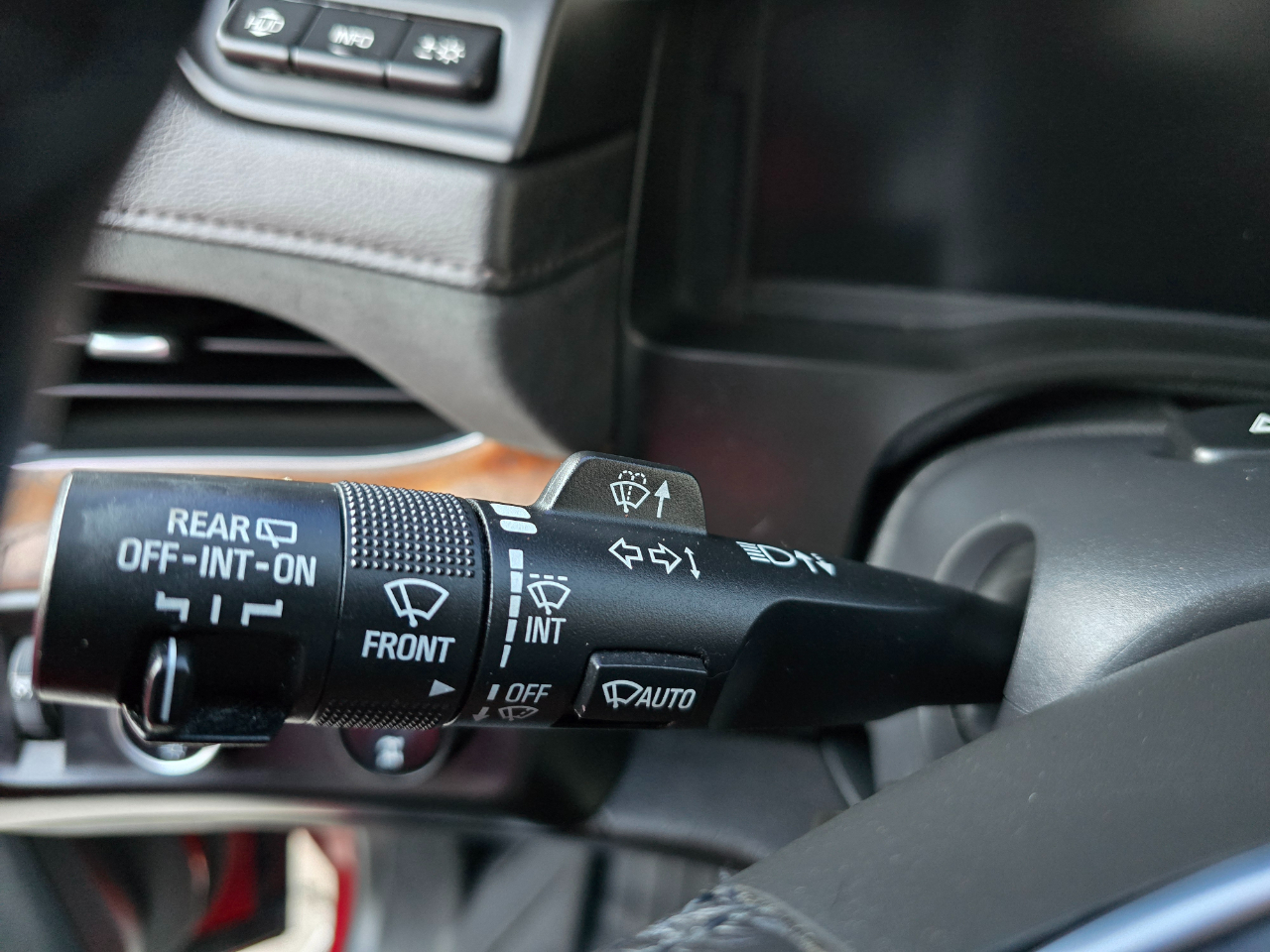 Cadillac Escalade 4WD 4dr Premium 2015