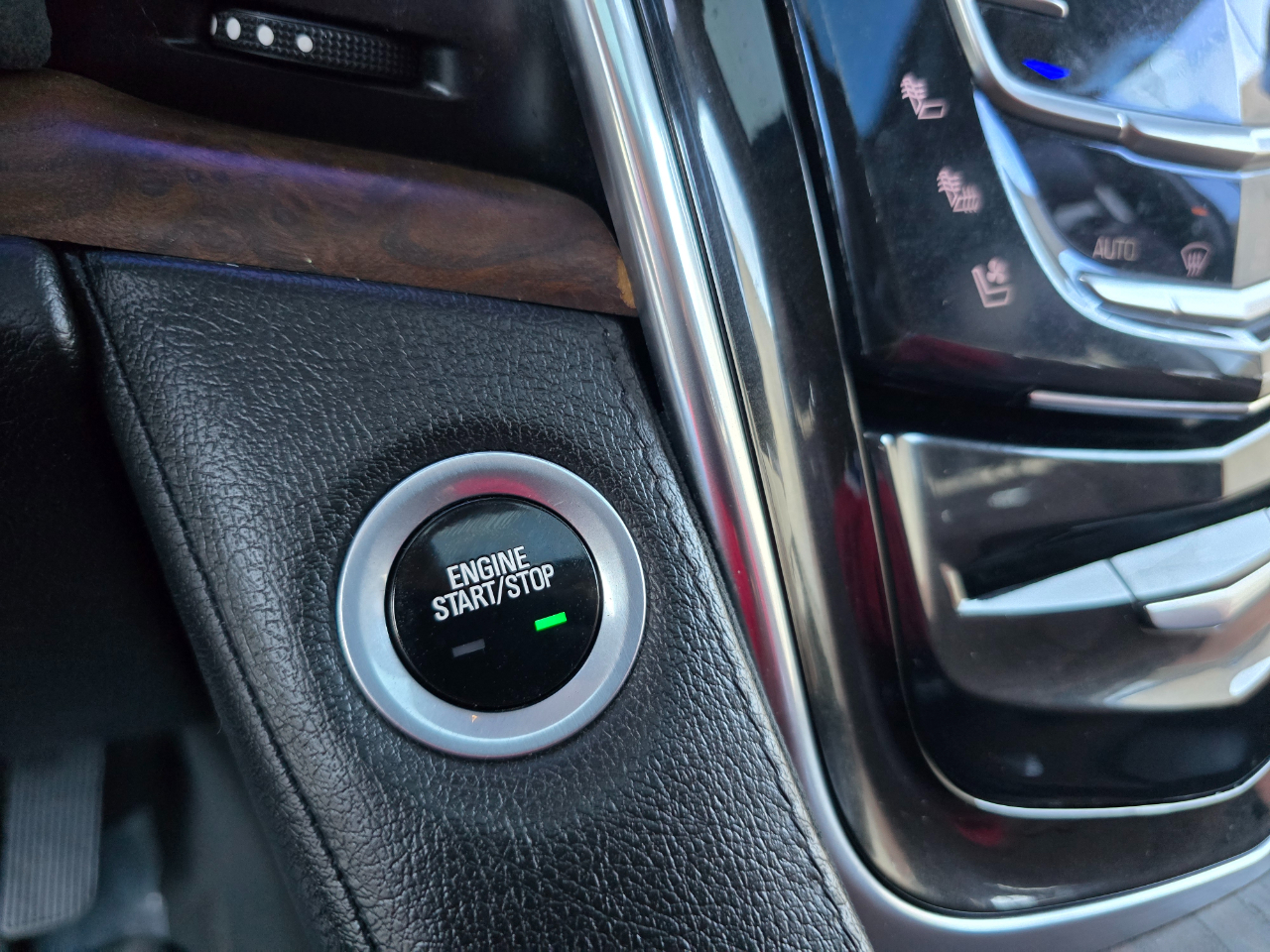 Cadillac Escalade 4WD 4dr Premium 2015