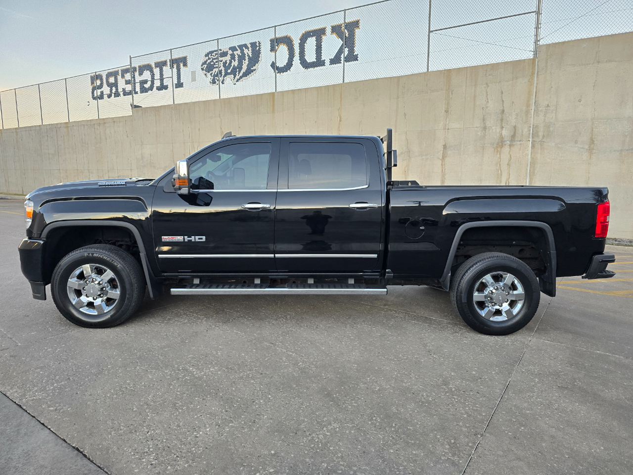 GMC Sierra 2500HD 4WD Crew Cab 153.7" SLT 2017
