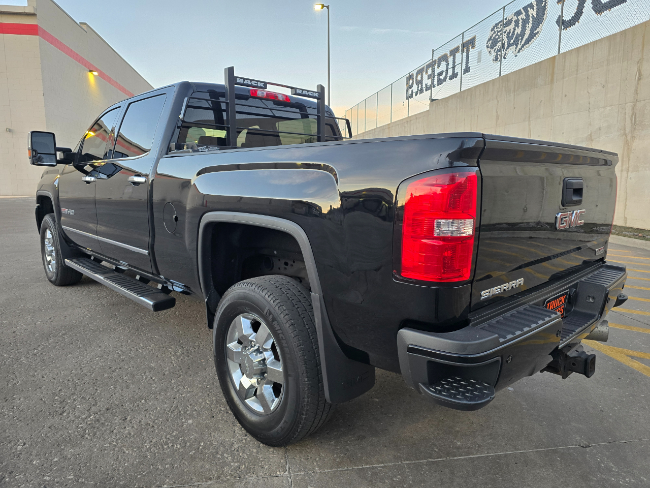 GMC Sierra 2500HD 4WD Crew Cab 153.7" SLT 2017