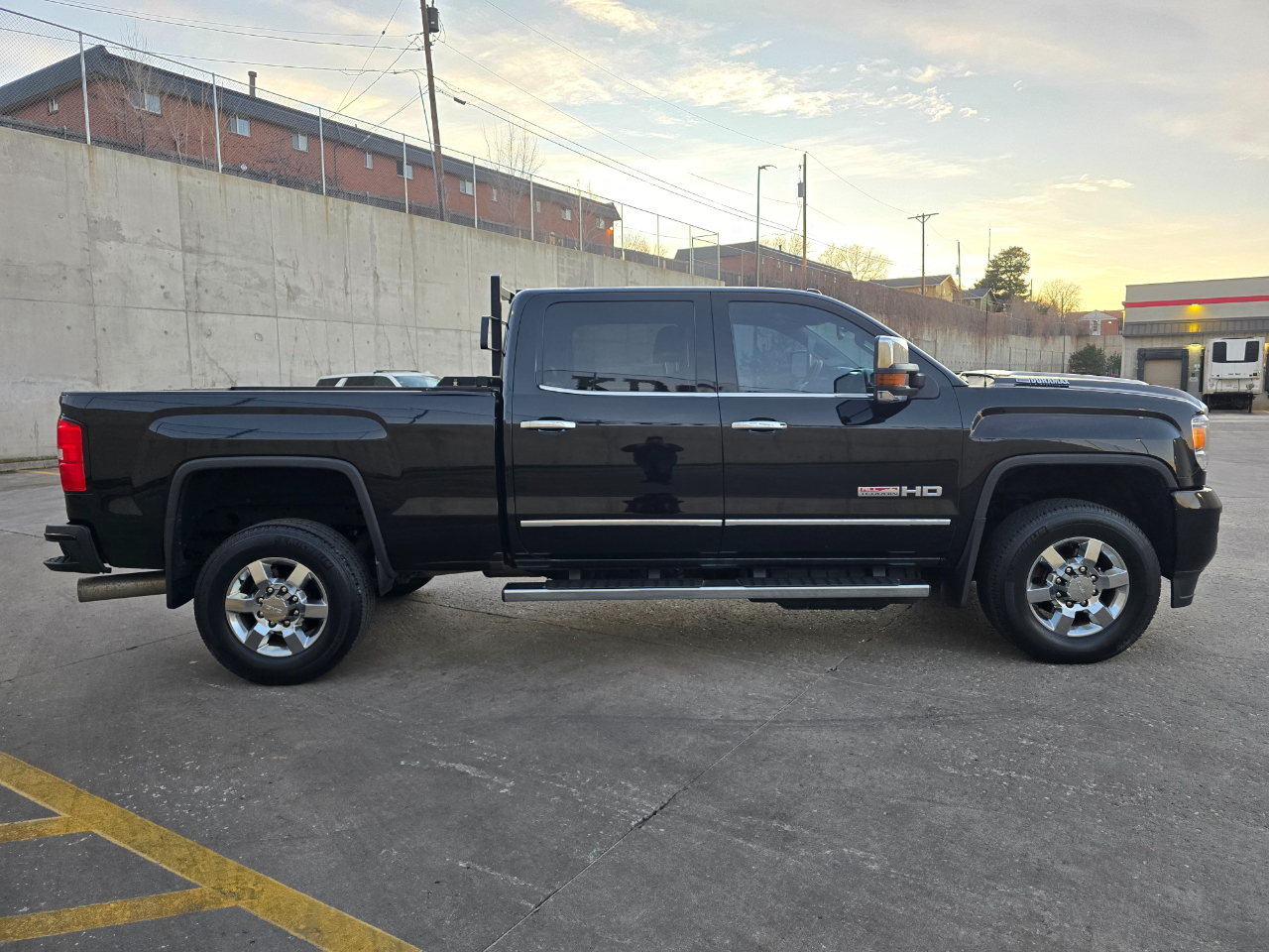 GMC Sierra 2500HD 4WD Crew Cab 153.7" SLT 2017