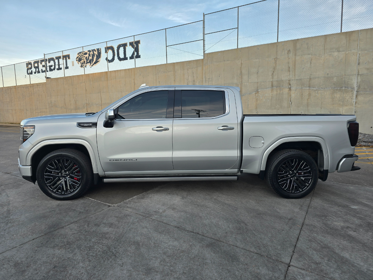 GMC Sierra 1500 4WD Crew Cab 147" Denali Ultimate 2022