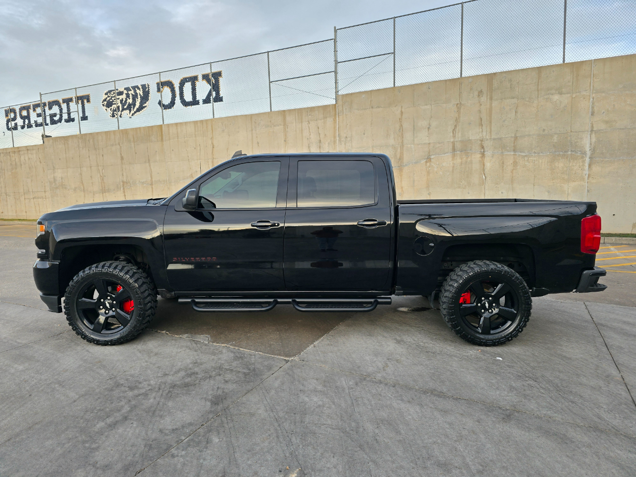 Chevrolet Silverado 1500 4WD Crew Cab 143.5" LTZ w/2LZ 2017
