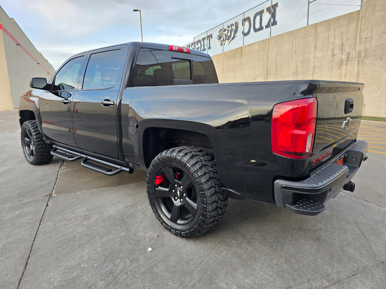 Chevrolet Silverado 1500 4WD Crew Cab 143.5" LTZ w/2LZ 2017