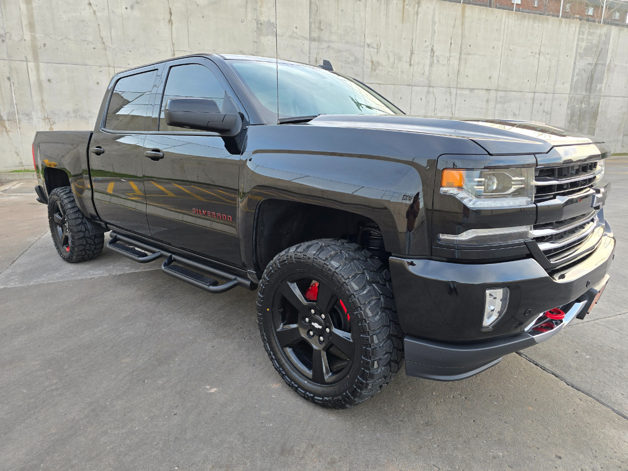 Chevrolet Silverado 1500 4WD Crew Cab 143.5" LTZ w/2LZ 2017