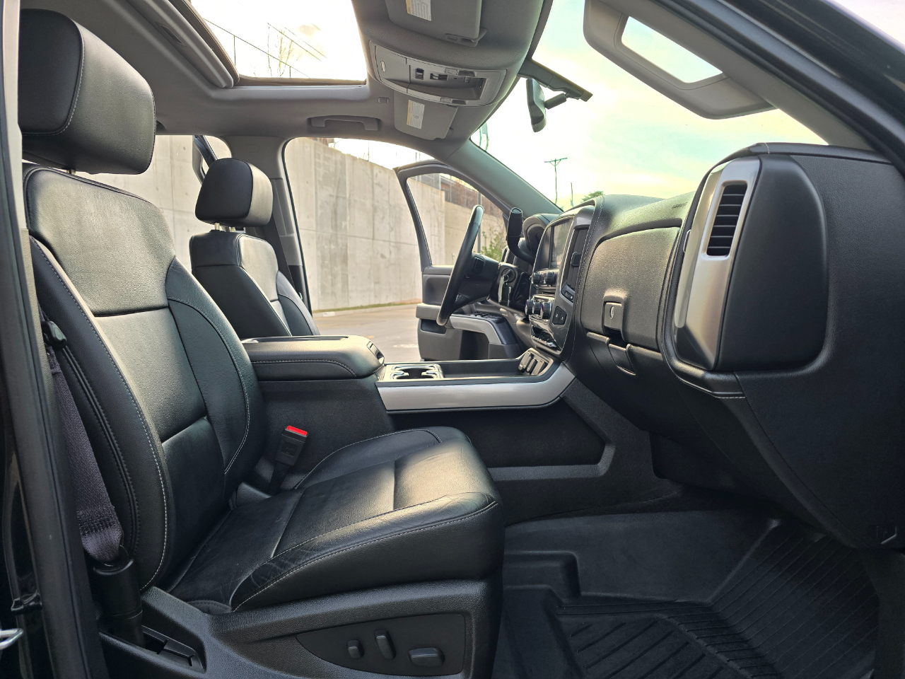 Chevrolet Silverado 1500 4WD Crew Cab 143.5" LTZ w/2LZ 2017