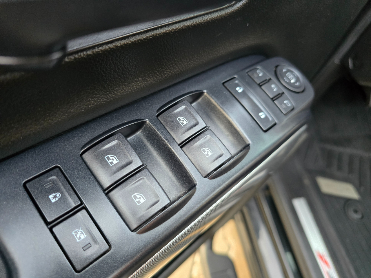 Chevrolet Silverado 1500 4WD Crew Cab 143.5" LTZ w/2LZ 2017