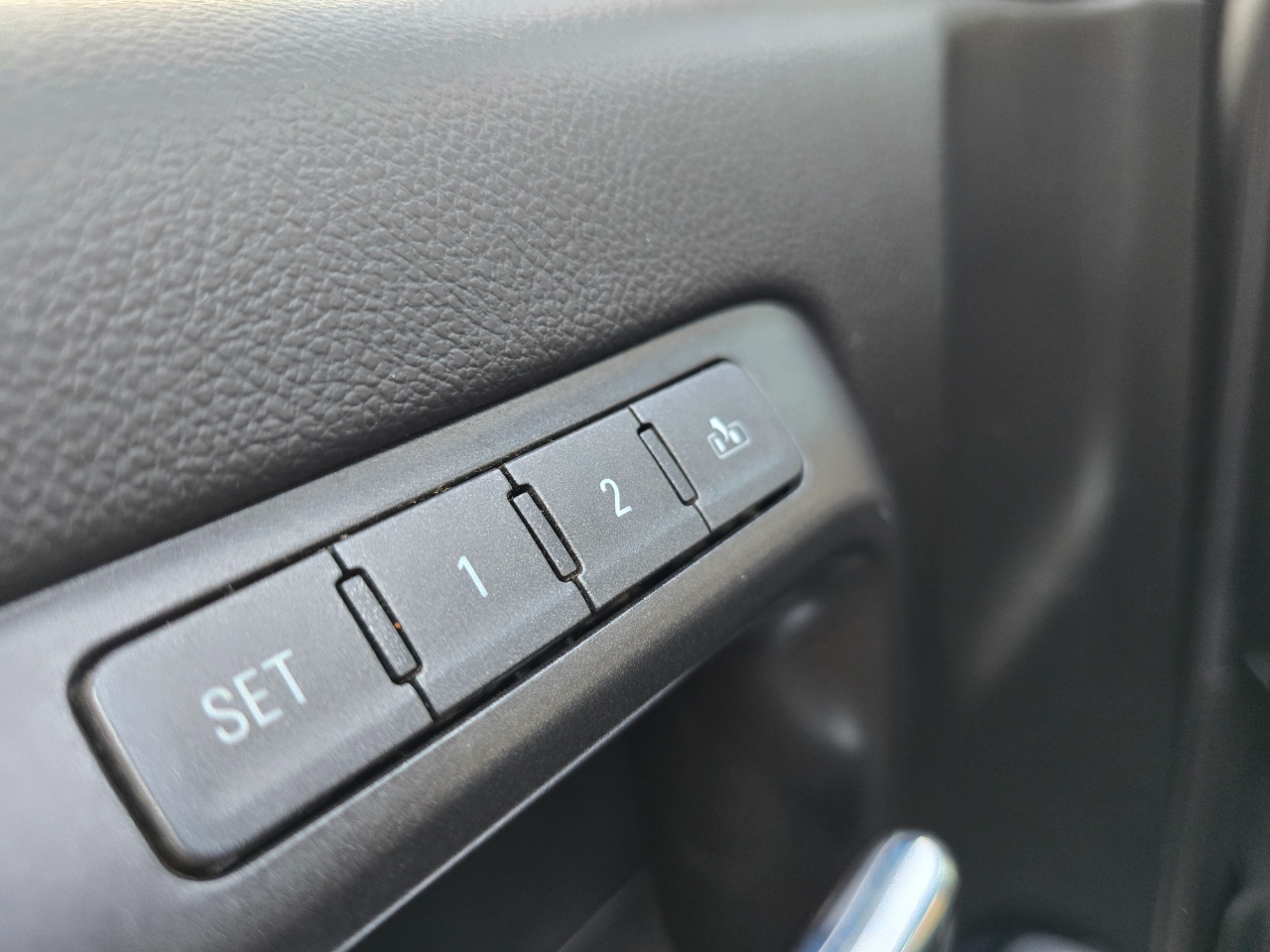 Chevrolet Silverado 1500 4WD Crew Cab 143.5" LTZ w/2LZ 2017