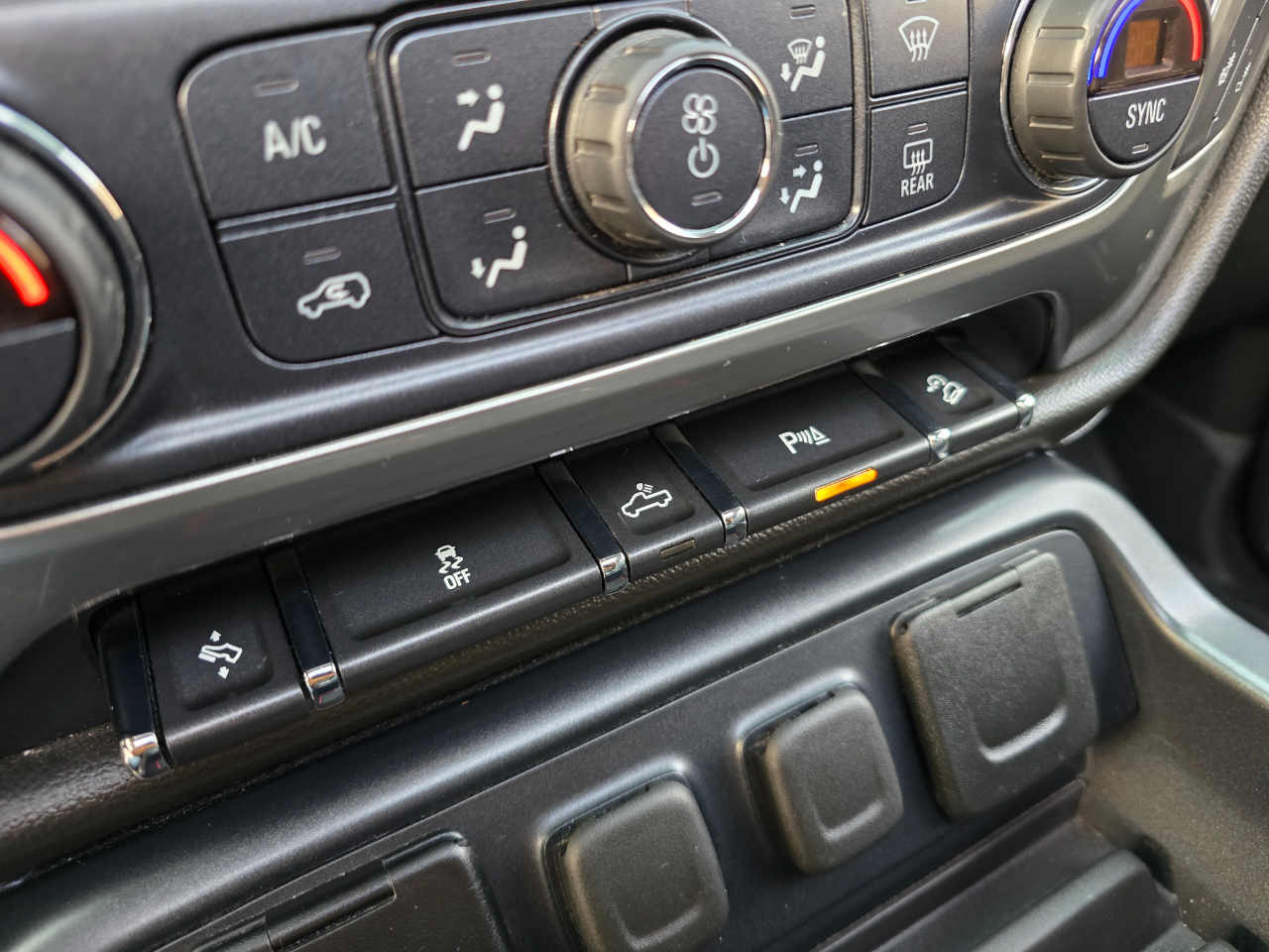 Chevrolet Silverado 1500 4WD Crew Cab 143.5" LTZ w/2LZ 2017