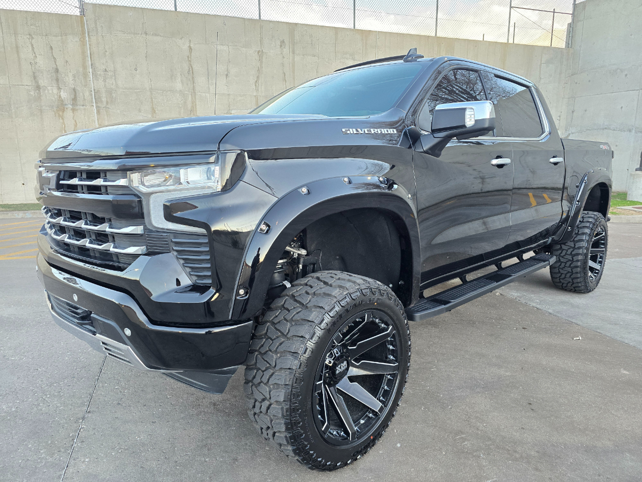 Chevrolet Silverado 1500 4WD Crew Cab 147" LTZ 2023