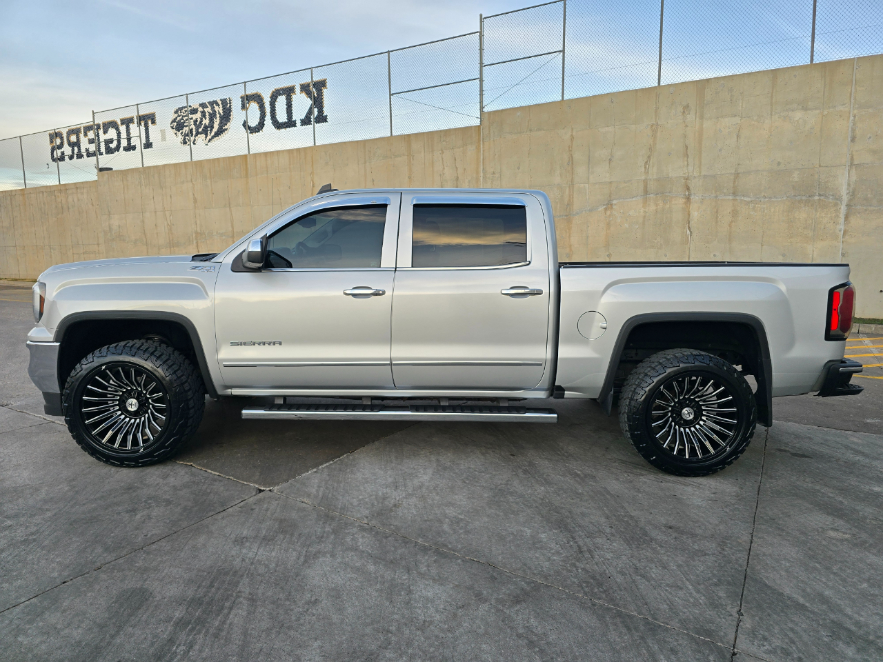 GMC Sierra 1500 4WD Crew Cab 143.5" SLT 2016