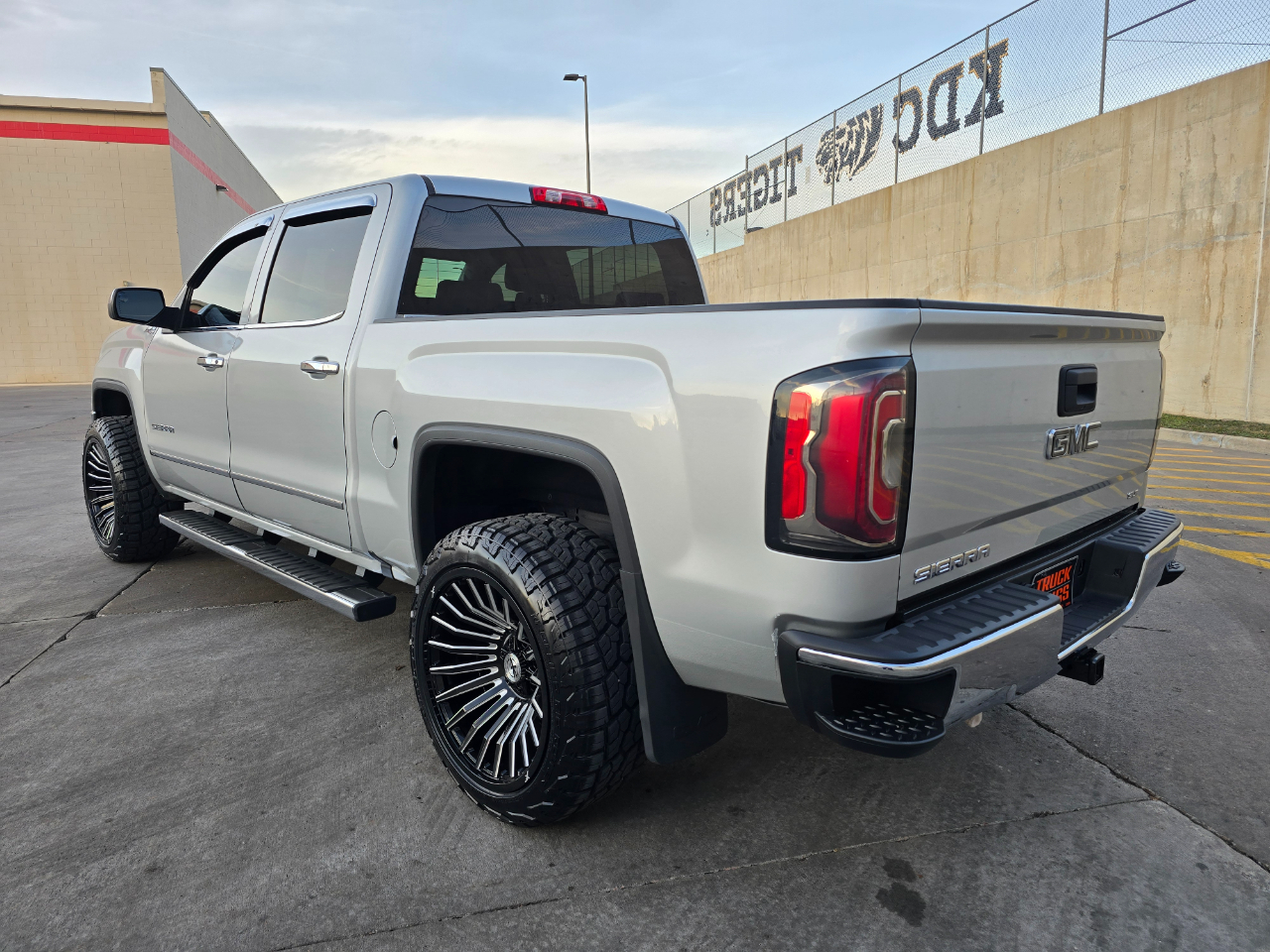 GMC Sierra 1500 4WD Crew Cab 143.5" SLT 2016