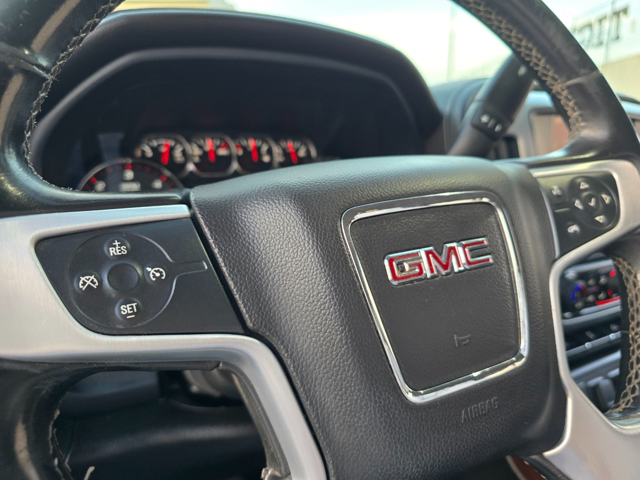 GMC Sierra 1500 4WD Crew Cab 143.5" SLT 2016