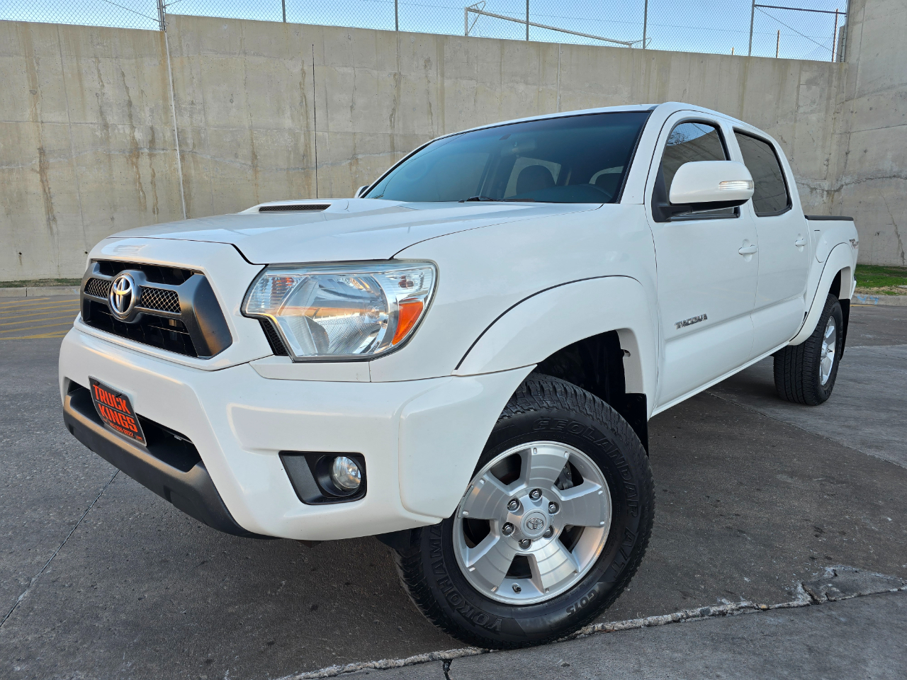 Toyota Tacoma 4WD Double Cab V6 AT (Natl) 2015