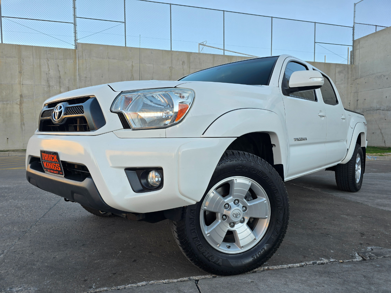 Toyota Tacoma 4WD Double Cab V6 AT (Natl) 2015