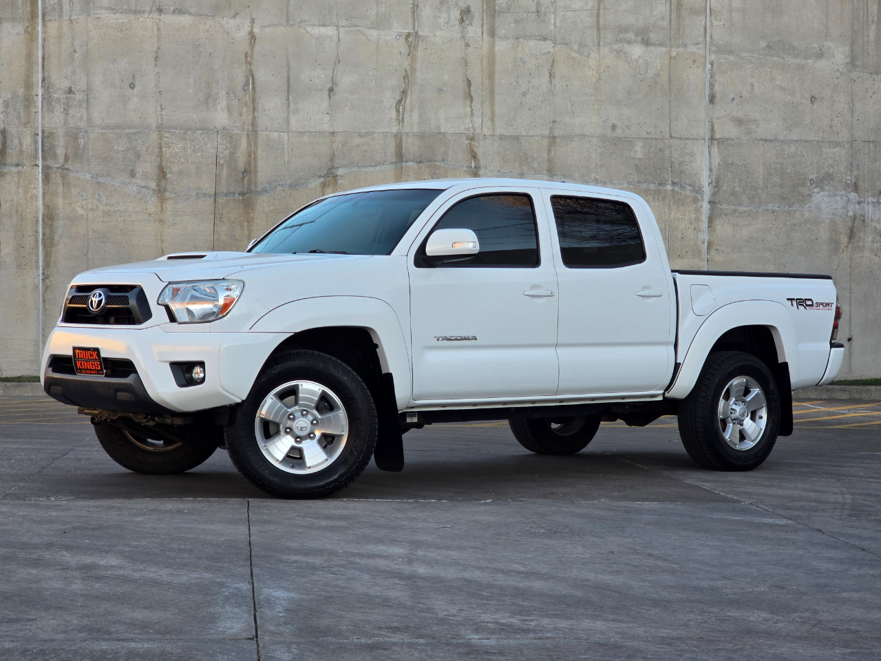 Toyota Tacoma 4WD Double Cab V6 AT (Natl) 2015