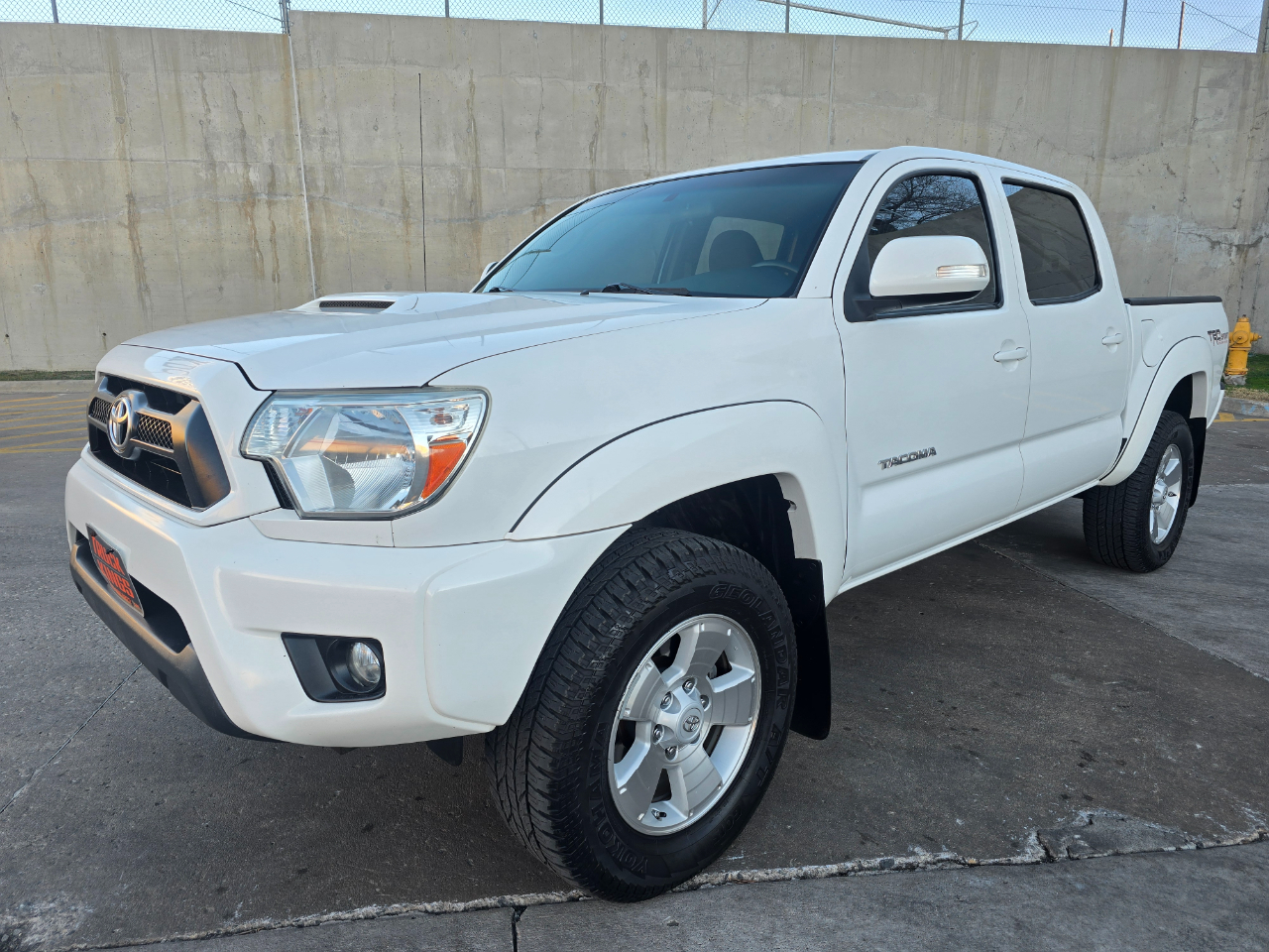 Toyota Tacoma 4WD Double Cab V6 AT (Natl) 2015