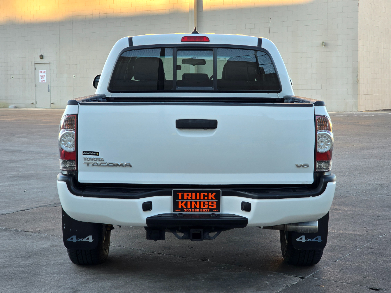 Toyota Tacoma 4WD Double Cab V6 AT (Natl) 2015