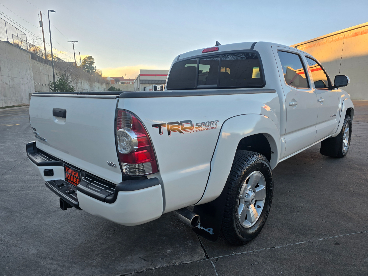 Toyota Tacoma 4WD Double Cab V6 AT (Natl) 2015