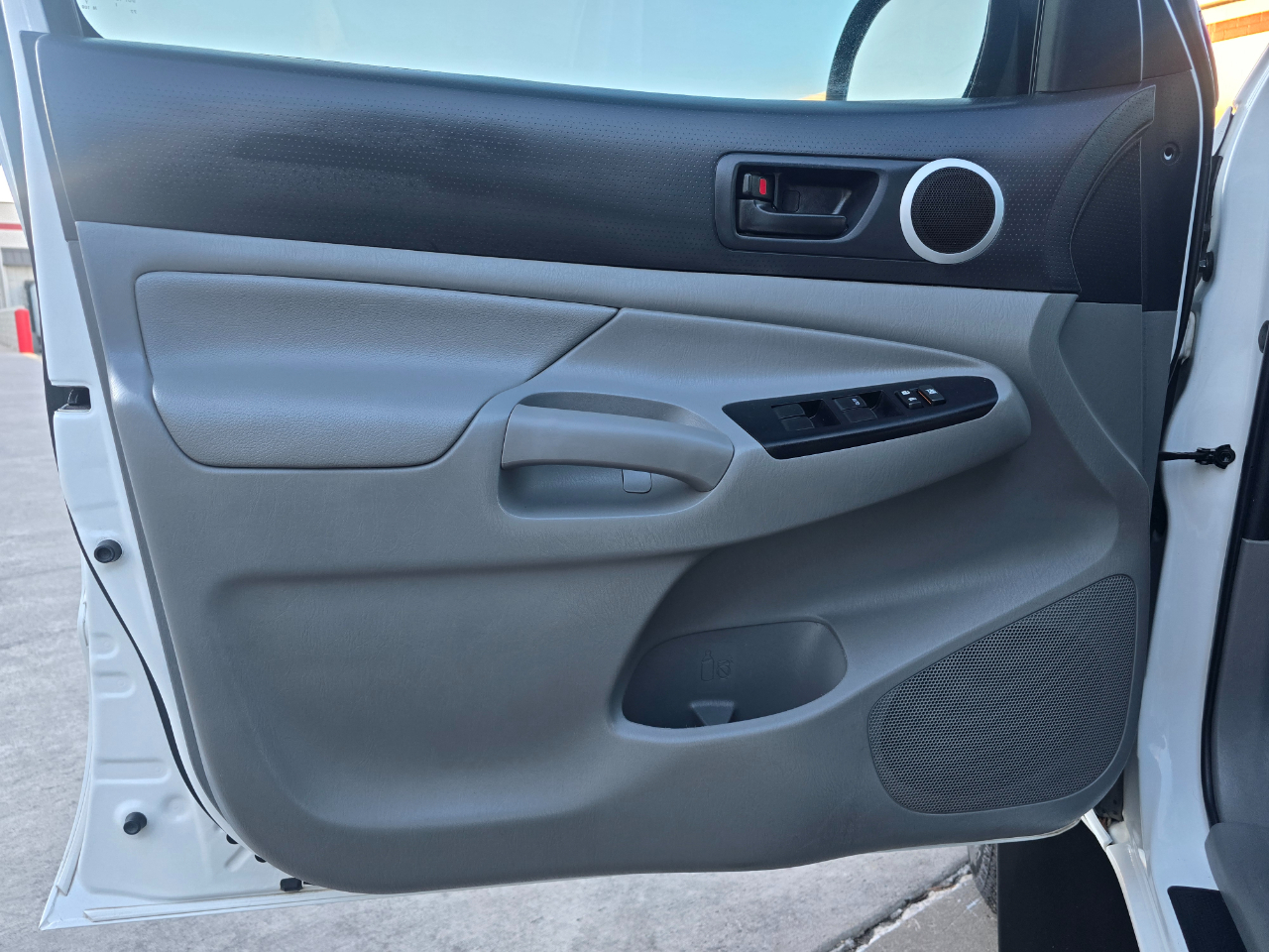 Toyota Tacoma 4WD Double Cab V6 AT (Natl) 2015