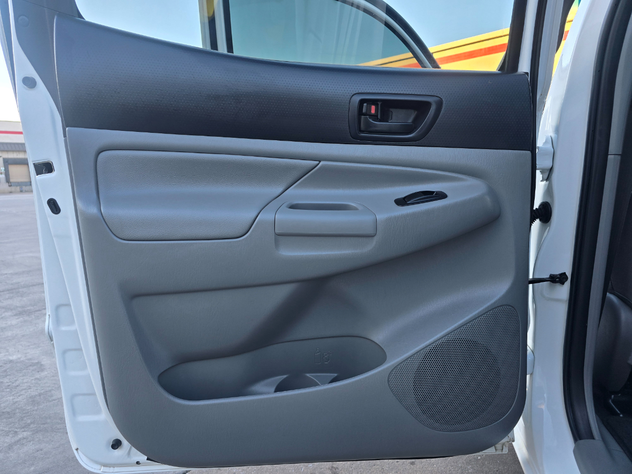 Toyota Tacoma 4WD Double Cab V6 AT (Natl) 2015