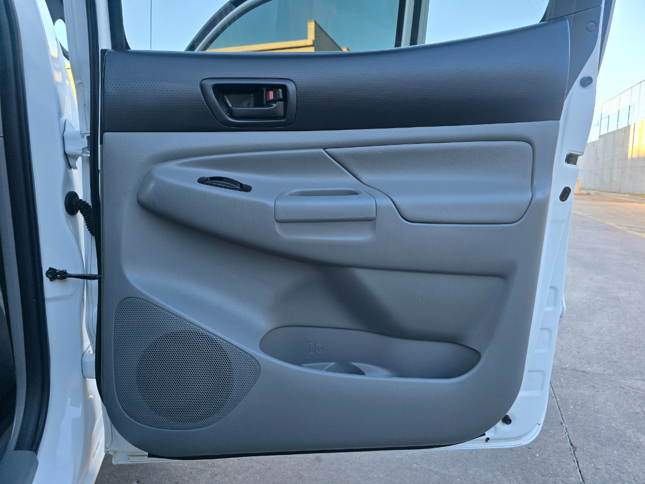 Toyota Tacoma 4WD Double Cab V6 AT (Natl) 2015