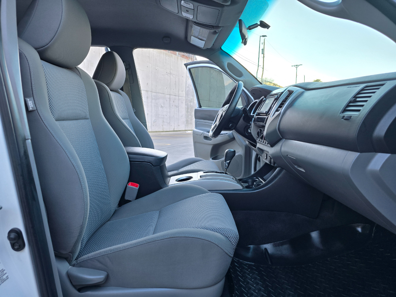 Toyota Tacoma 4WD Double Cab V6 AT (Natl) 2015