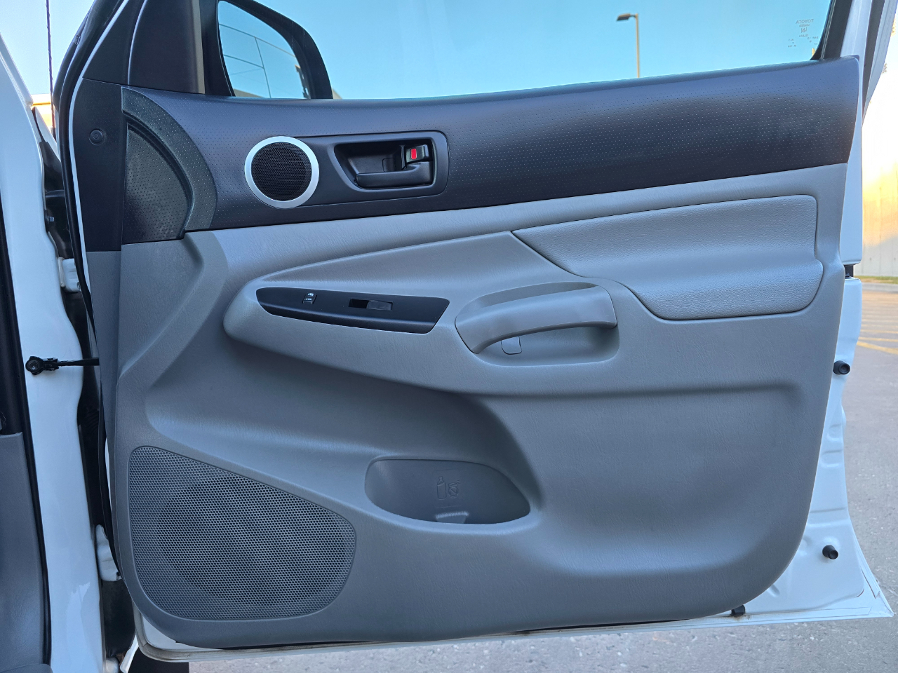 Toyota Tacoma 4WD Double Cab V6 AT (Natl) 2015