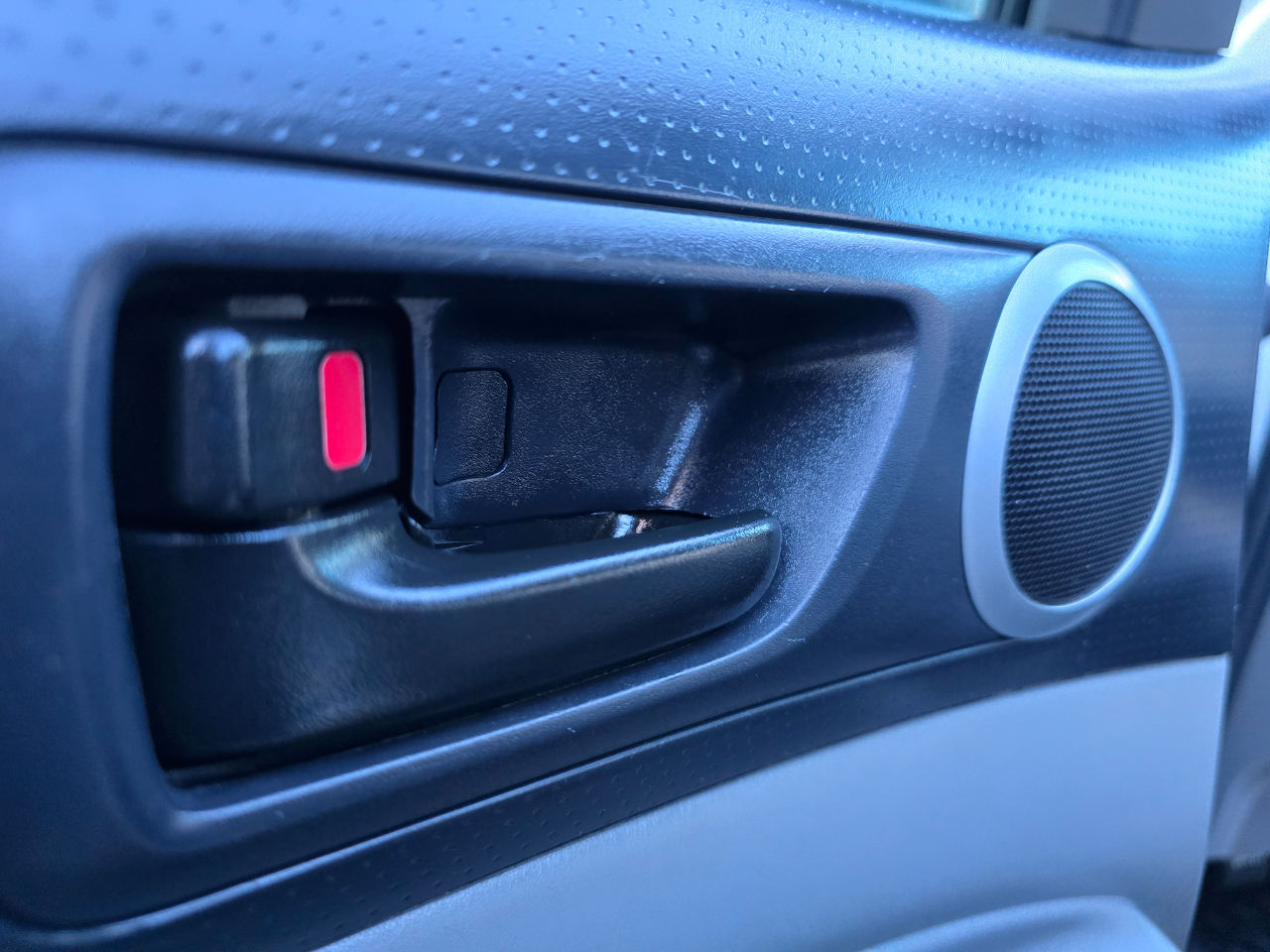 Toyota Tacoma 4WD Double Cab V6 AT (Natl) 2015