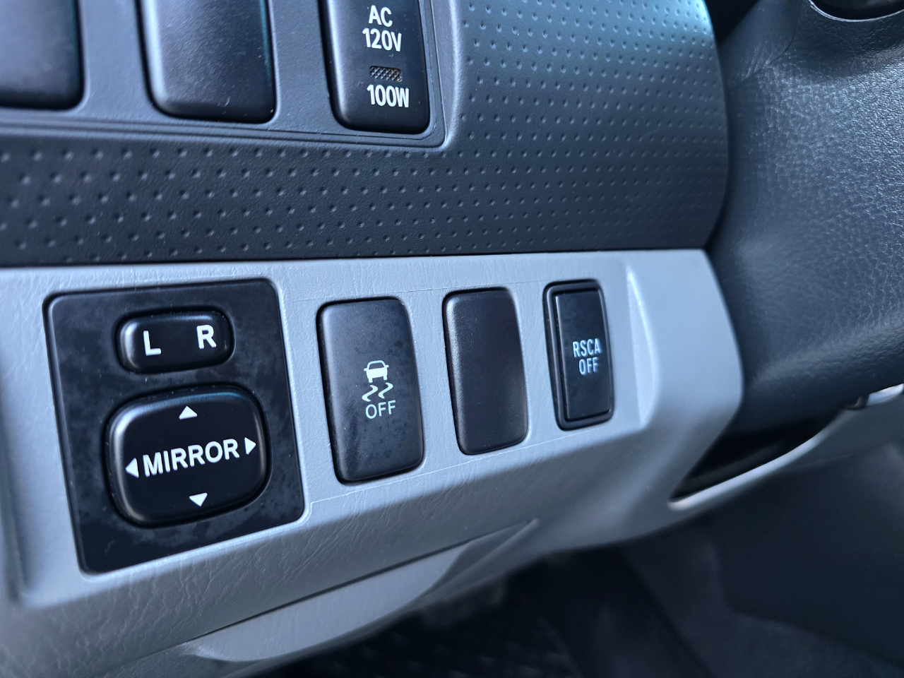 Toyota Tacoma 4WD Double Cab V6 AT (Natl) 2015