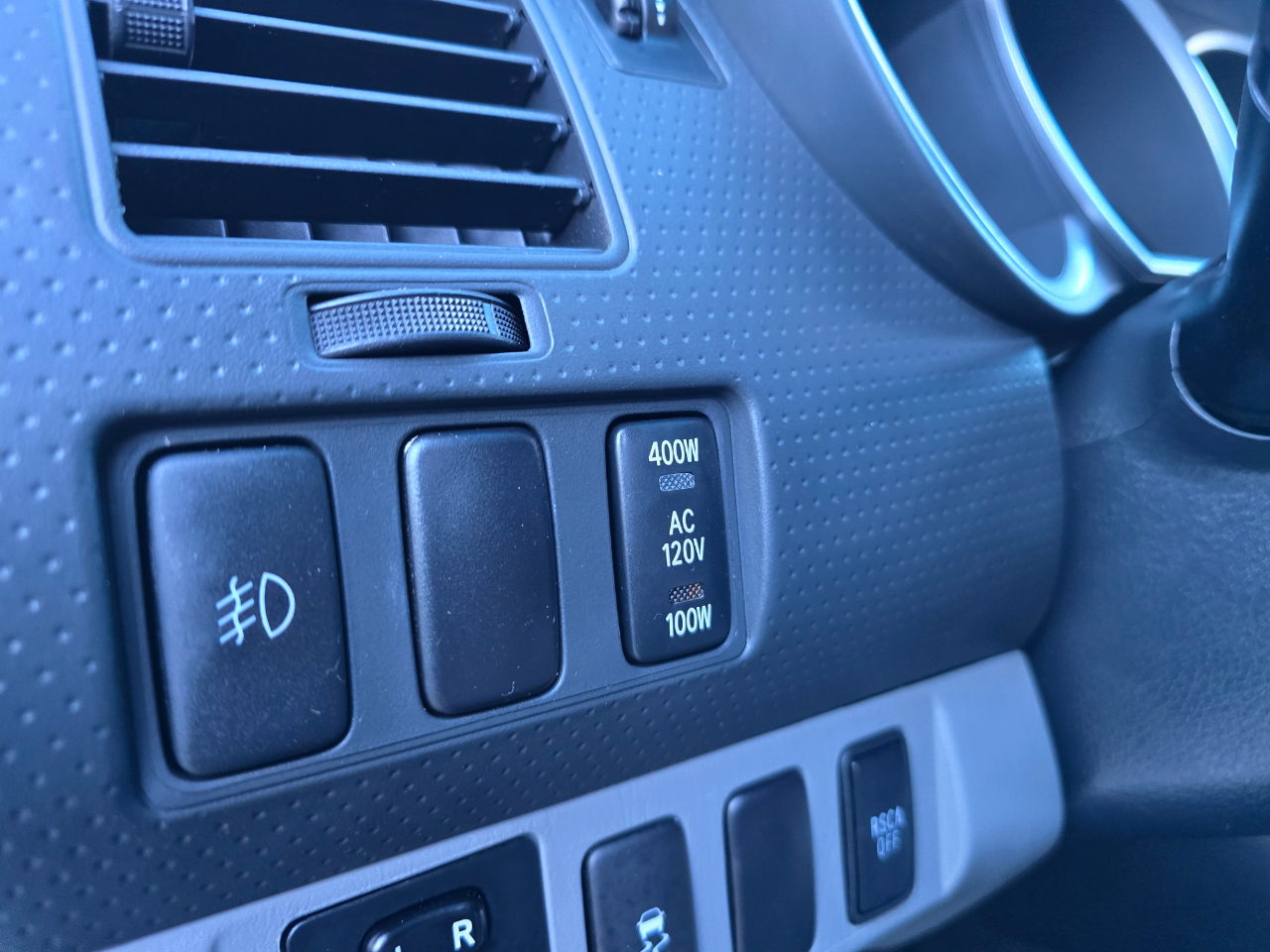 Toyota Tacoma 4WD Double Cab V6 AT (Natl) 2015