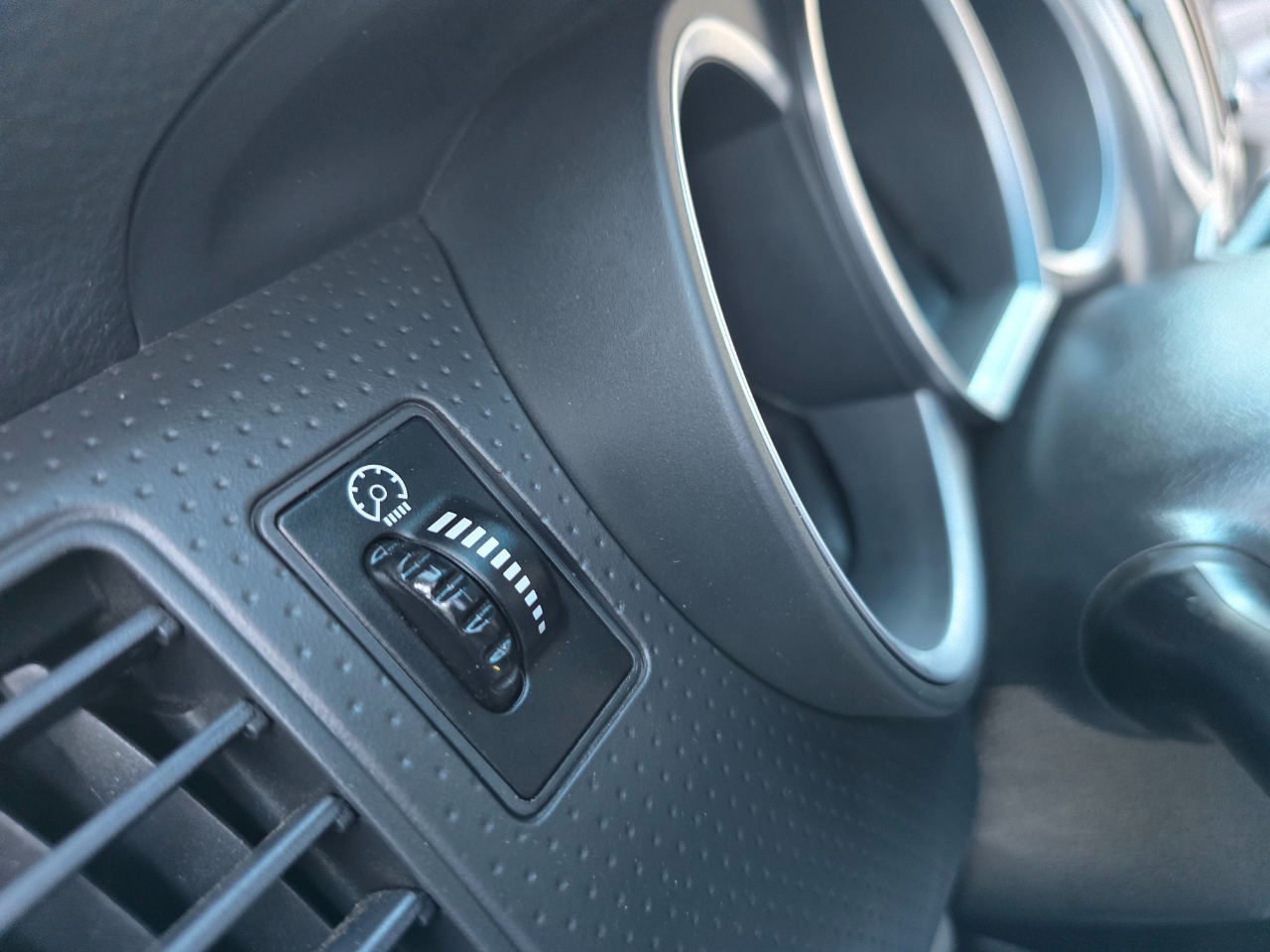 Toyota Tacoma 4WD Double Cab V6 AT (Natl) 2015