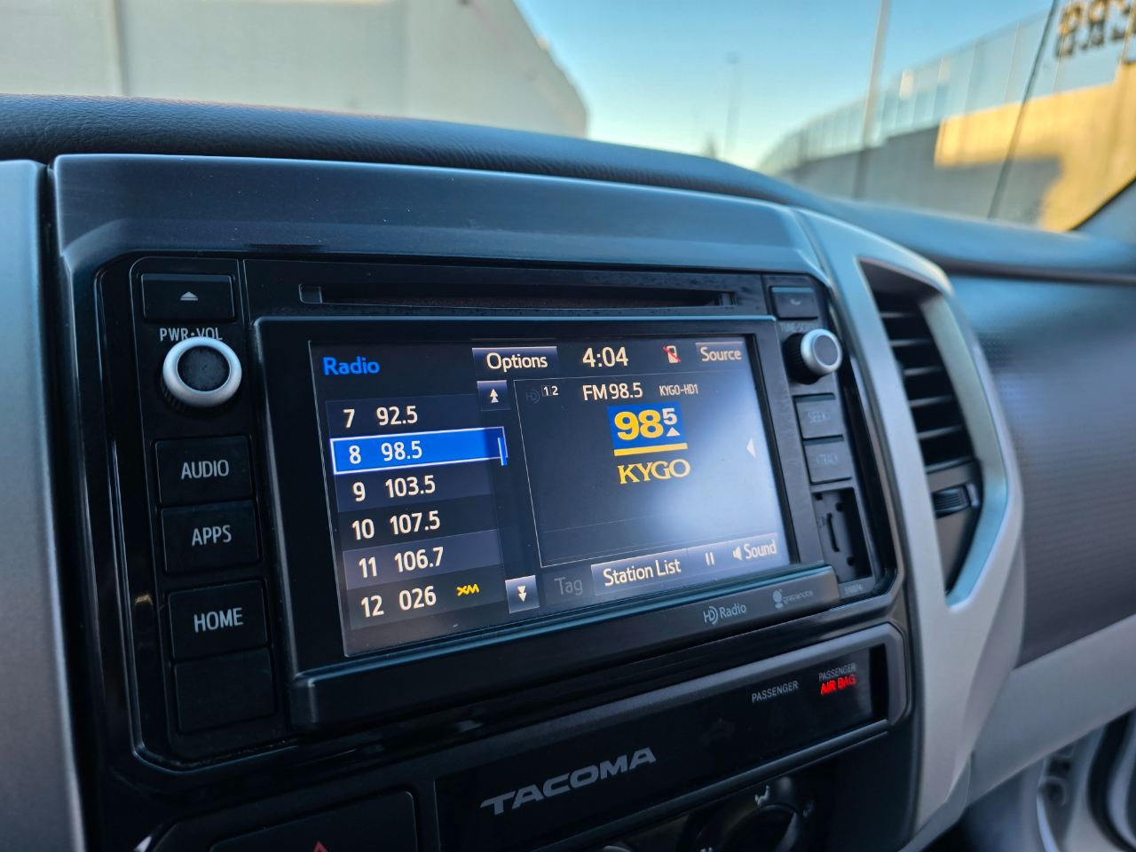 Toyota Tacoma 4WD Double Cab V6 AT (Natl) 2015