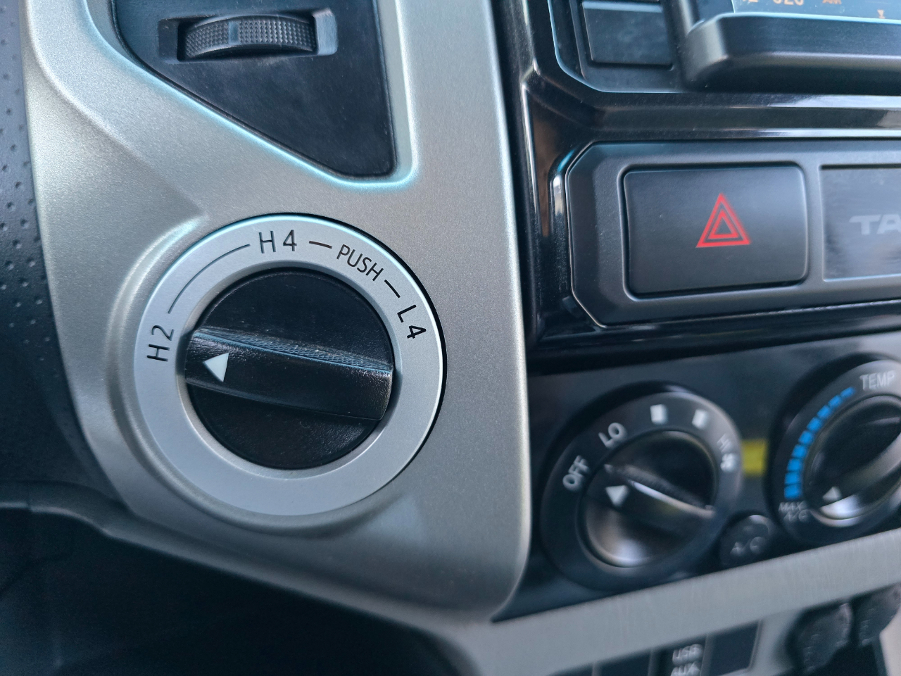 Toyota Tacoma 4WD Double Cab V6 AT (Natl) 2015