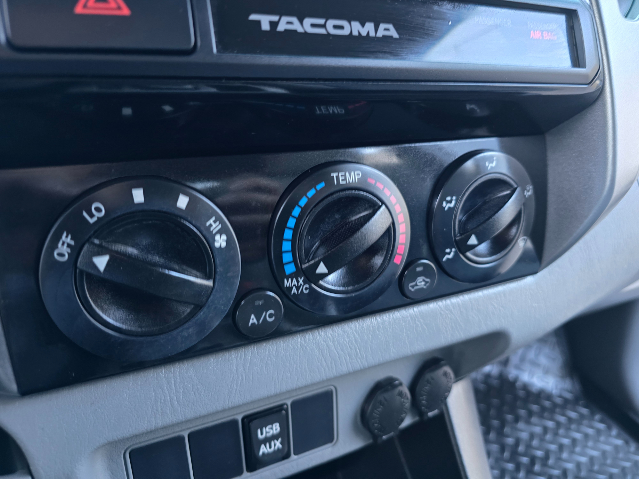 Toyota Tacoma 4WD Double Cab V6 AT (Natl) 2015