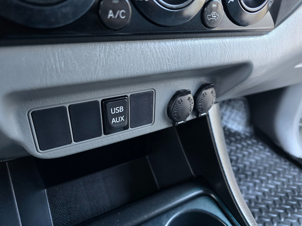 Toyota Tacoma 4WD Double Cab V6 AT (Natl) 2015