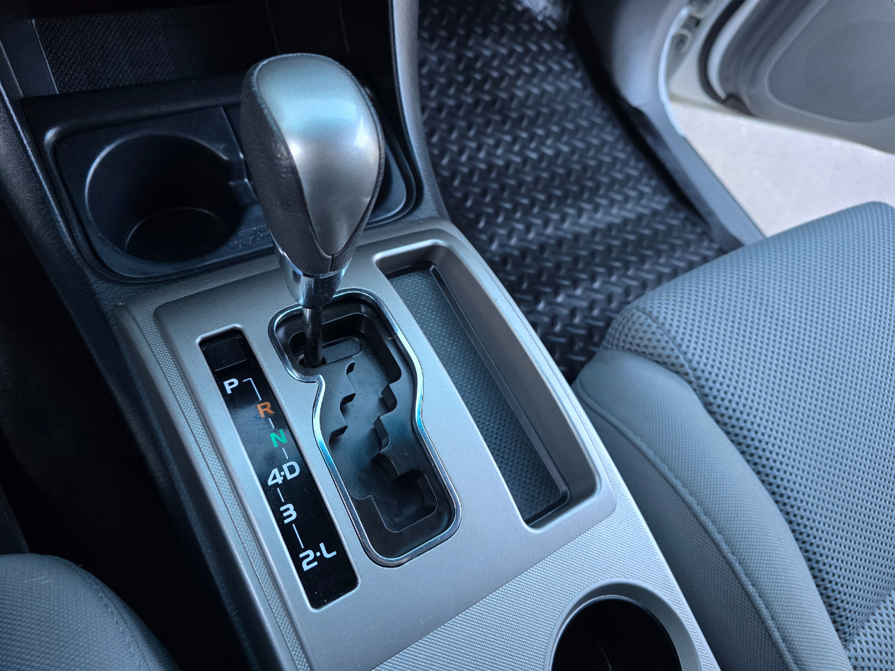 Toyota Tacoma 4WD Double Cab V6 AT (Natl) 2015