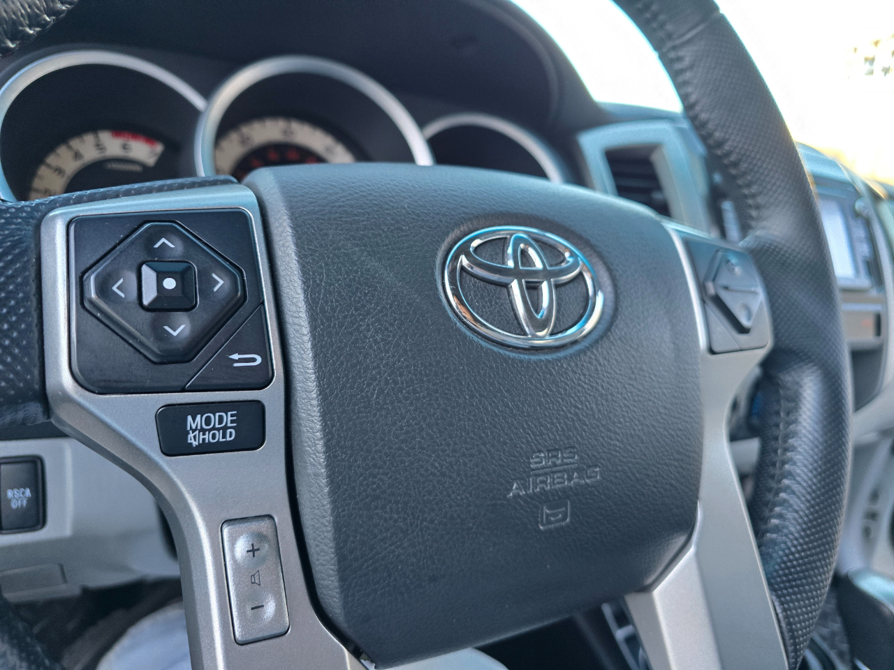 Toyota Tacoma 4WD Double Cab V6 AT (Natl) 2015