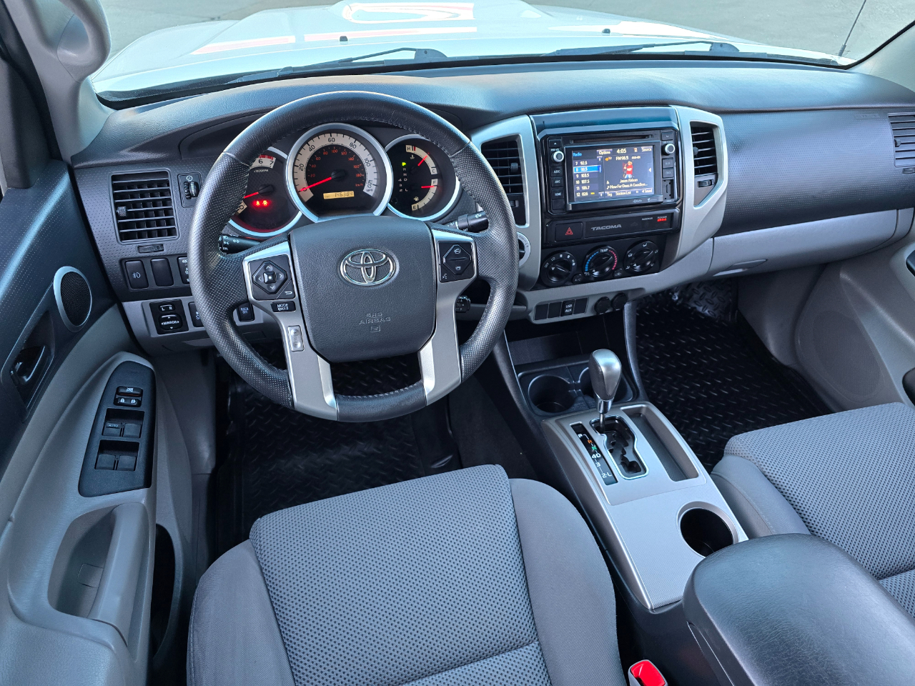 Toyota Tacoma 4WD Double Cab V6 AT (Natl) 2015