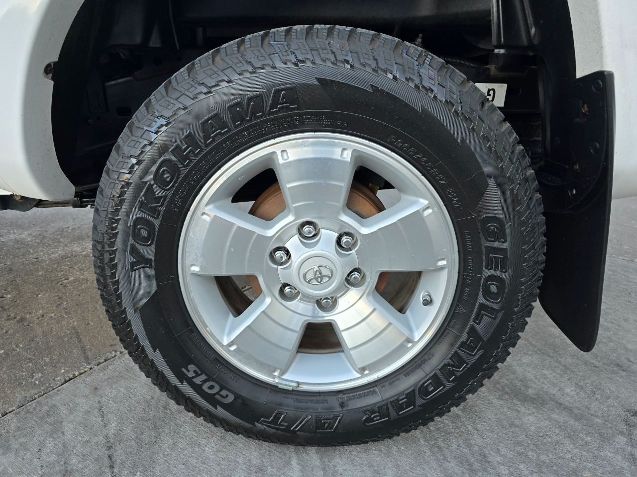 Toyota Tacoma 4WD Double Cab V6 AT (Natl) 2015