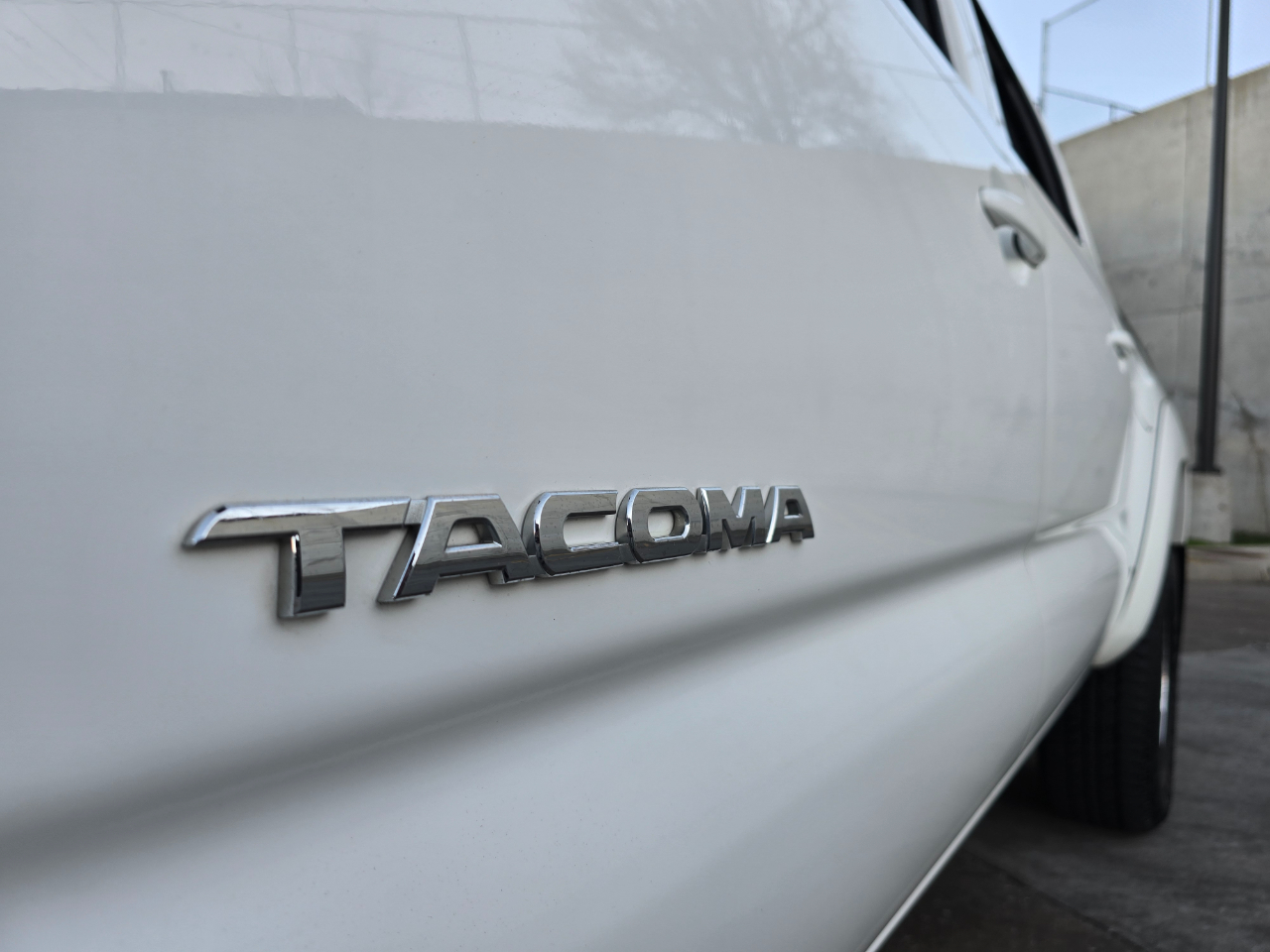 Toyota Tacoma 4WD Double Cab V6 AT (Natl) 2015