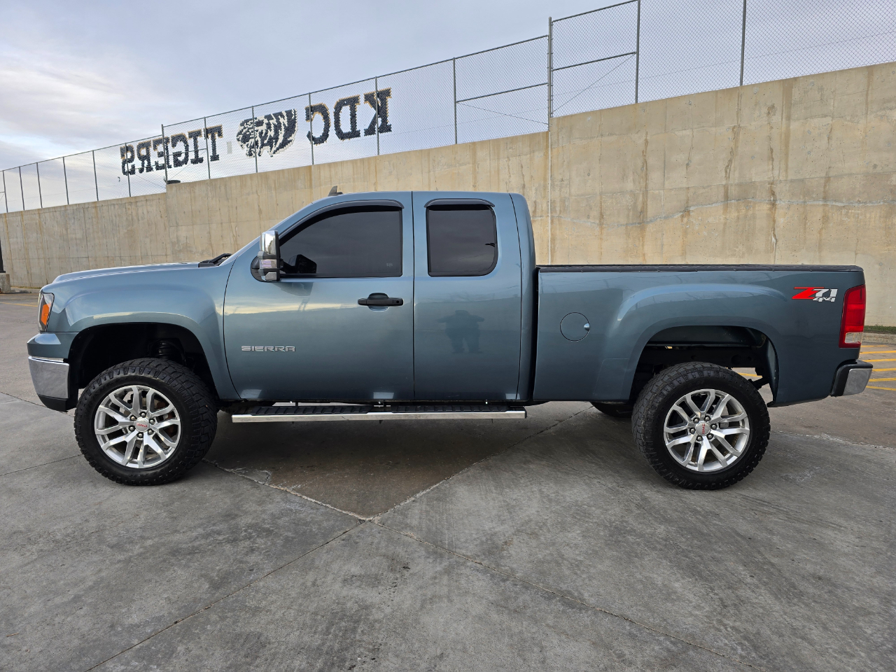 GMC Sierra 1500 4WD Ext Cab 143.5" SLE 2011