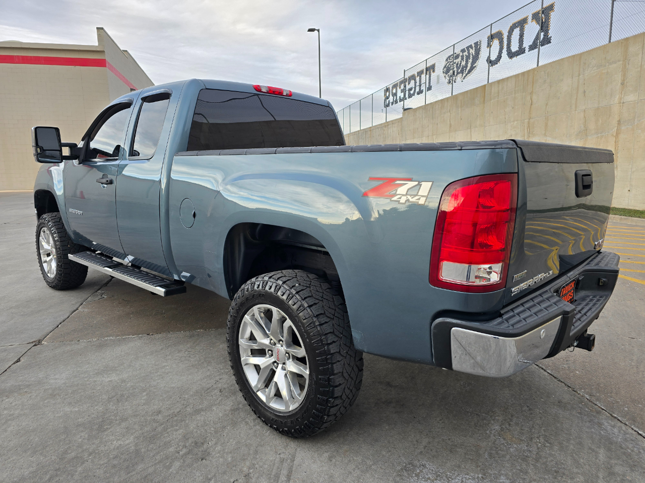 GMC Sierra 1500 4WD Ext Cab 143.5" SLE 2011