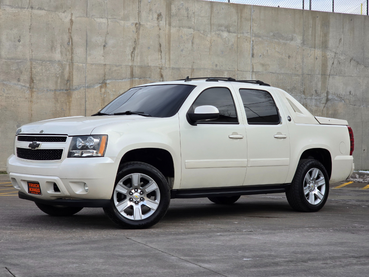 Chevrolet Avalanche 4WD Crew Cab LTZ 2013