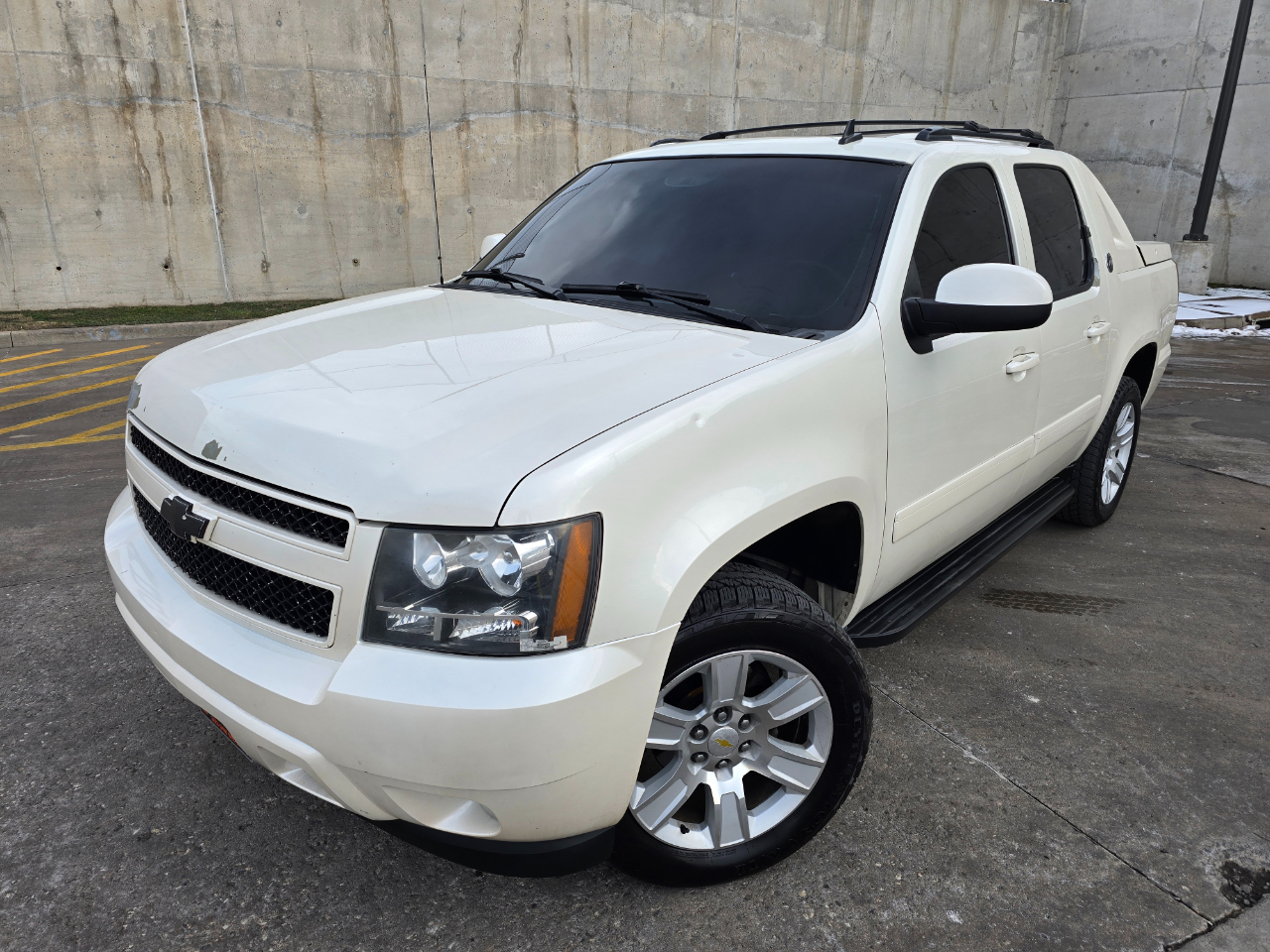 Chevrolet Avalanche 4WD Crew Cab LTZ 2013
