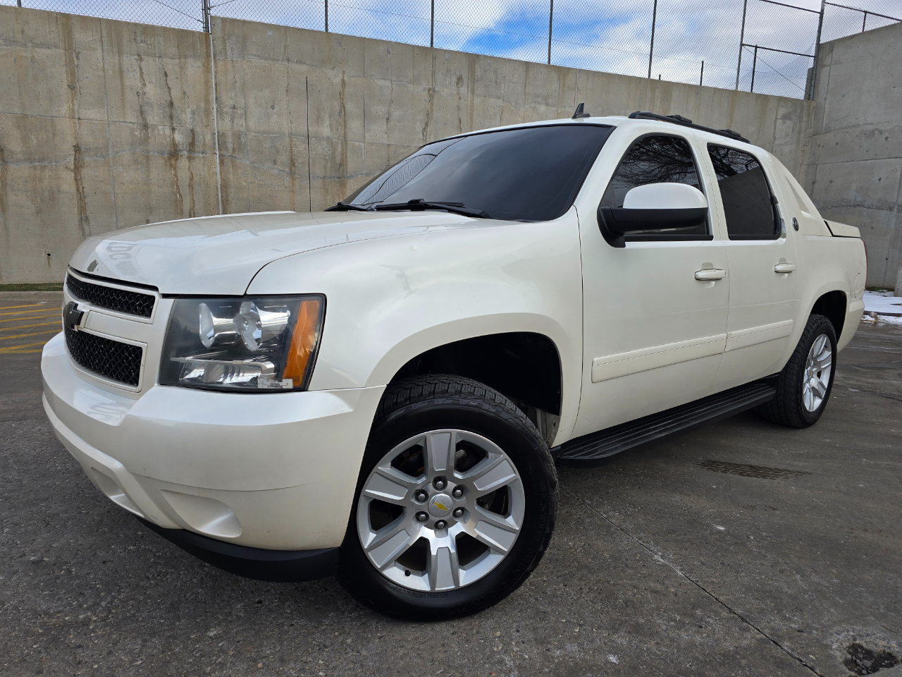 Chevrolet Avalanche 4WD Crew Cab LTZ 2013