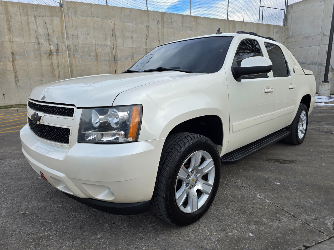 Chevrolet Avalanche 4WD Crew Cab LTZ 2013