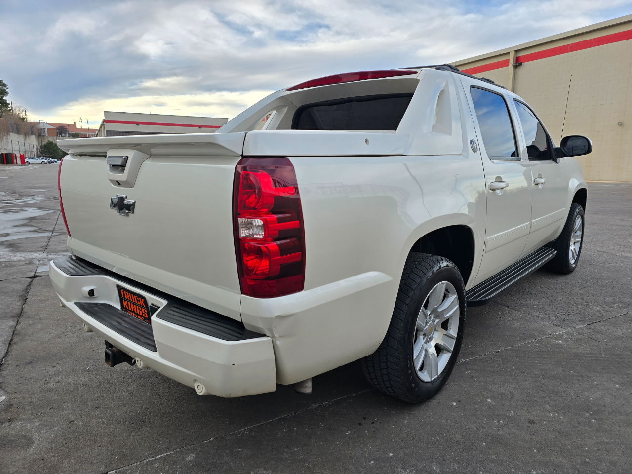 Chevrolet Avalanche 4WD Crew Cab LTZ 2013