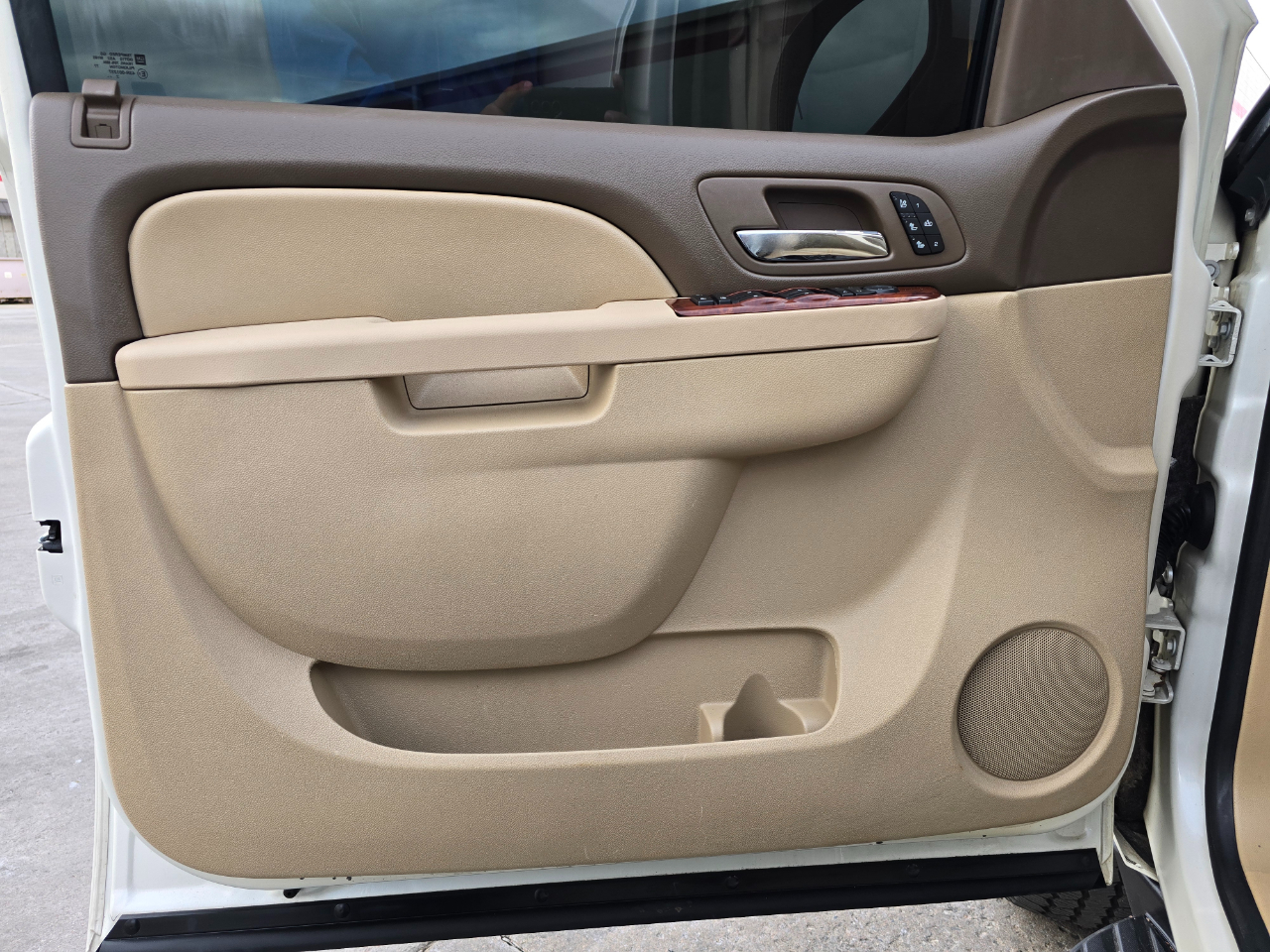 Chevrolet Avalanche 4WD Crew Cab LTZ 2013